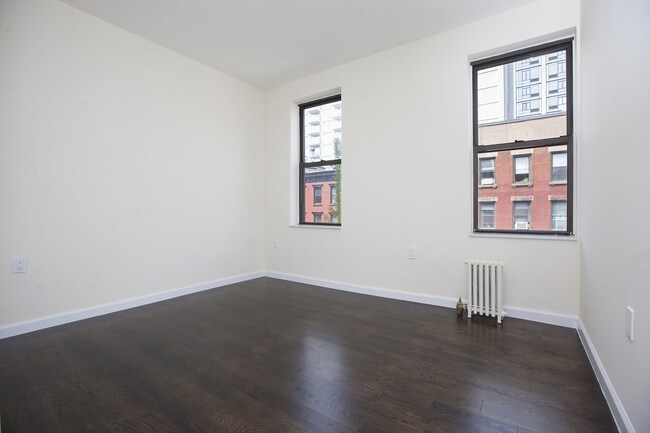 Building Photo - 342 E 22nd St