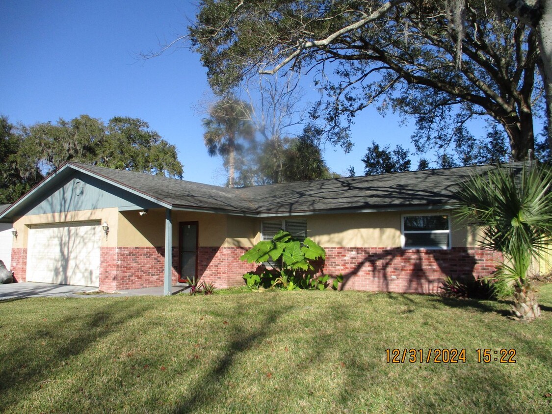 Primary Photo - 3 Bed, 2 bath South Daytona