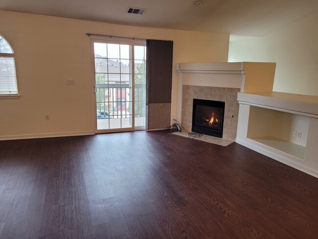 Building Photo - 711 Canyon Dr