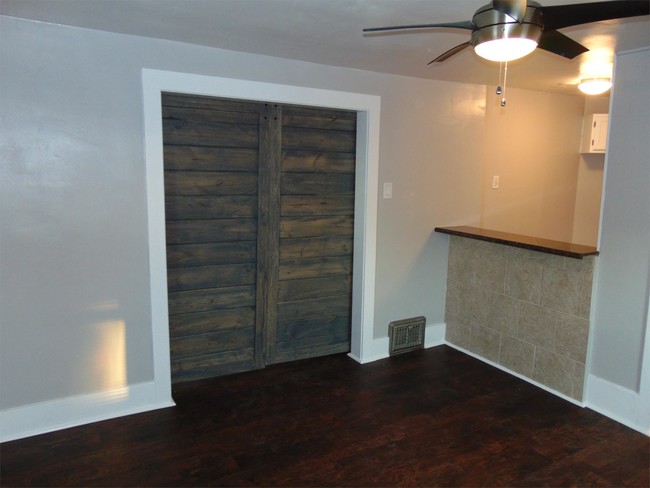 Building Photo - 326 S Quincy St
