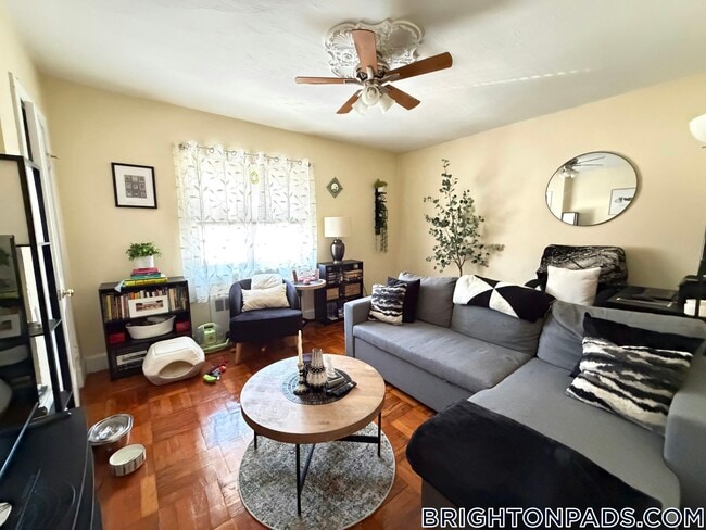 Building Photo - 35 Brock St