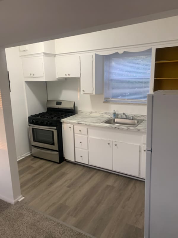 Foto del edificio - 33170 Aurora Rd