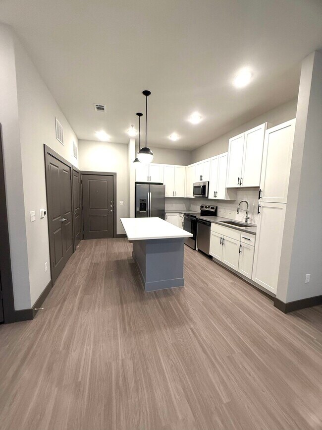 Foto del edificio - 400 W 5th St