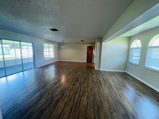 Foto del edificio - 544 SE Chapman Ave