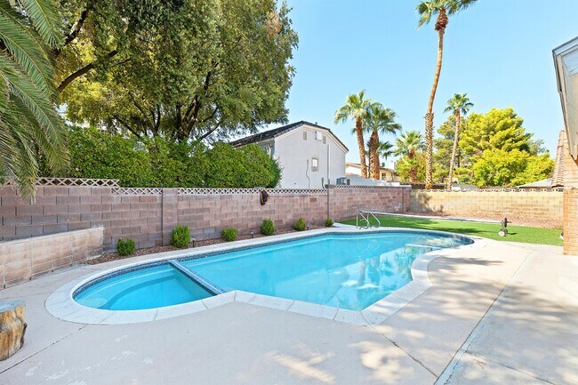 Foto del edificio - 2425 Marlene Way