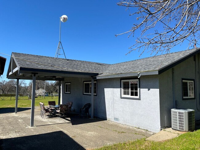 Foto del edificio - Beautiful Foothil Views Available Now!