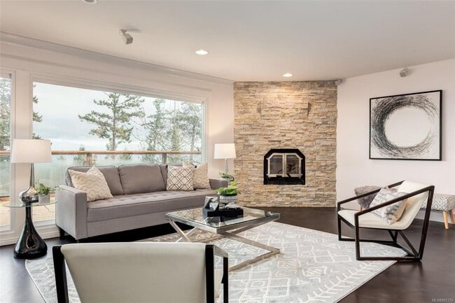 Building Photo - 3574 Oakridge Dr