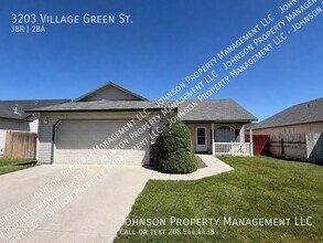 Building Photo - 3203 Village Green St