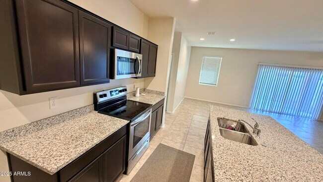 Building Photo - 36439 Pampoloma Ave