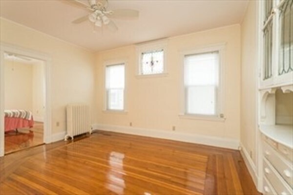 Foto del edificio - 73 Farragut Rd