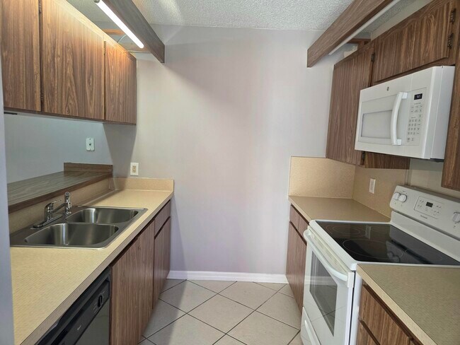 Building Photo - 253 Charter Way