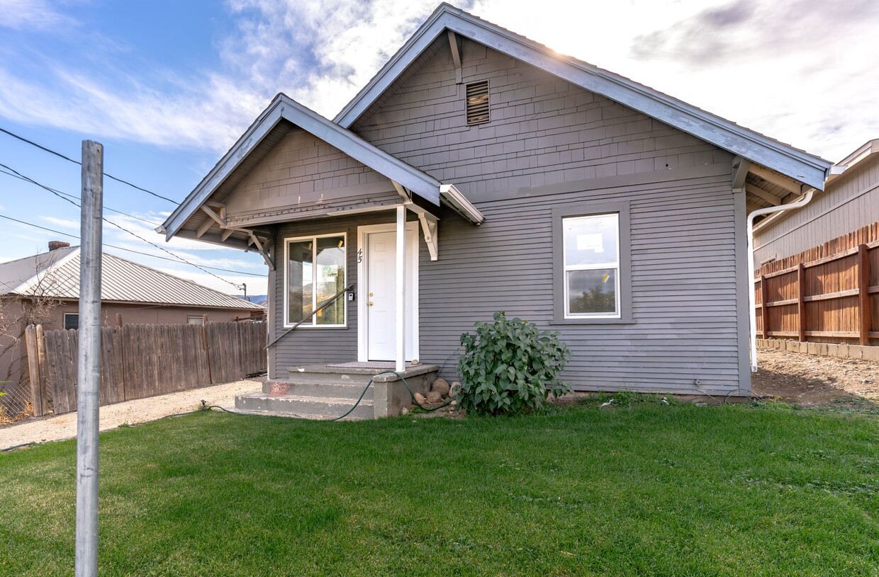 Foto principal - Charming 2 Bedroom 2 Bath home in Wenatchee