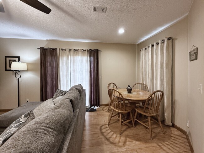 Foto del edificio - 1516 Meadowhill Dr