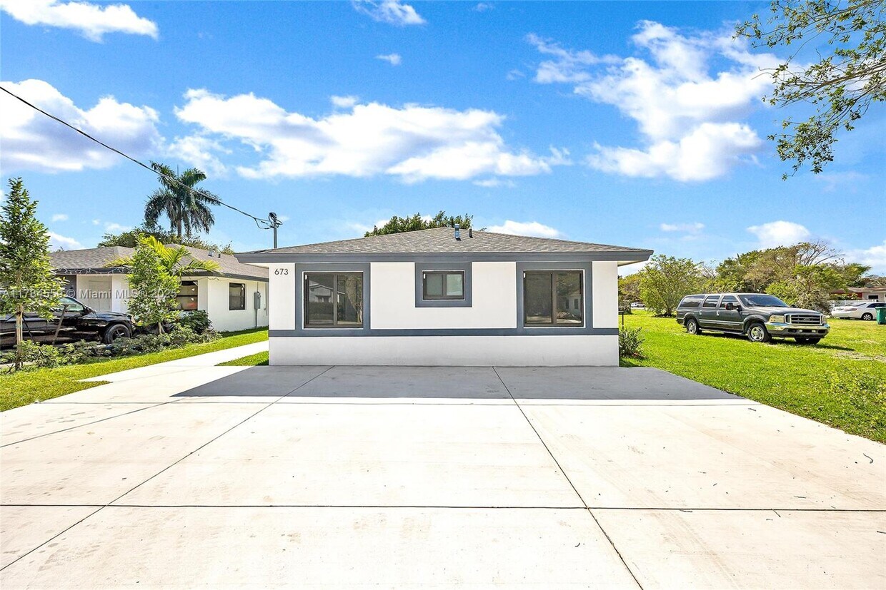 Primary Photo - 673 NW 14th St
