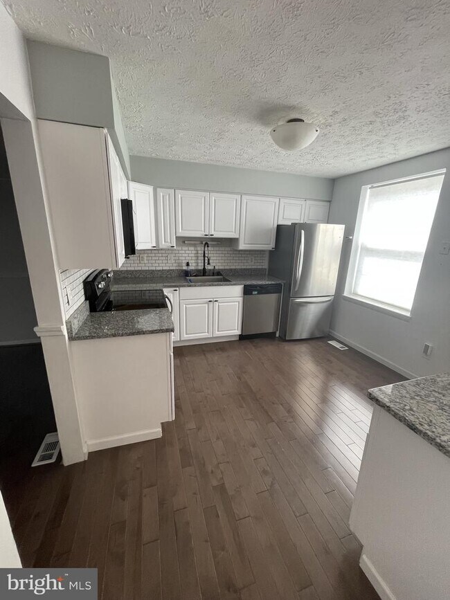 Building Photo - 8538 Pine Run Ct
