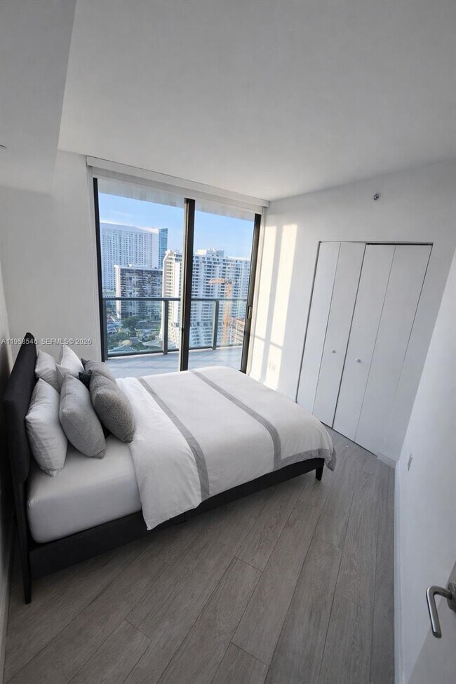 Foto del edificio - 501 NE 31st St