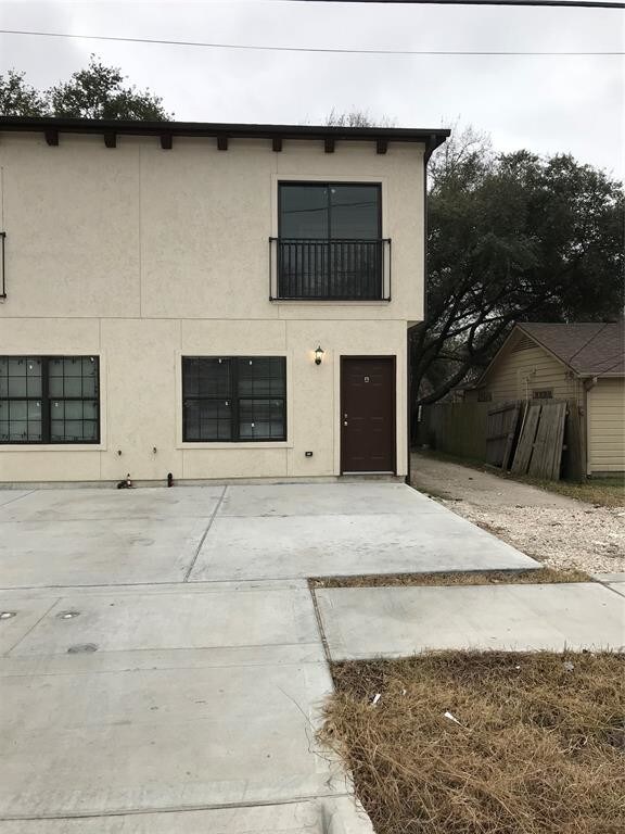 Building Photo - 1718 Roxella St