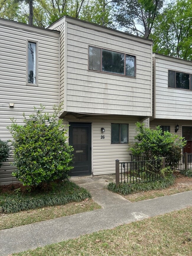 Building Photo - 240 Jamil Rd