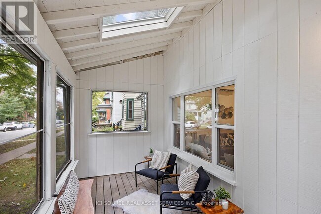 Building Photo - 304 Lincoln Rd