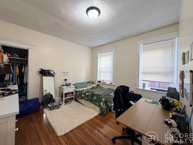 Foto del edificio - 463 Park Dr