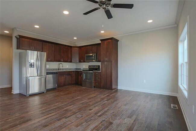 Building Photo - 15861 Valley View Dr