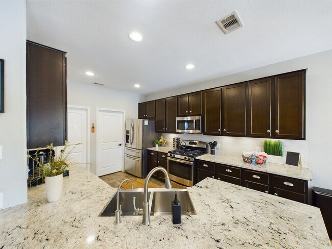 Foto del edificio - 8011 Colton Mining Ct