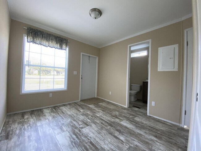 Foto del edificio - 6991 Fort King Rd. - 41