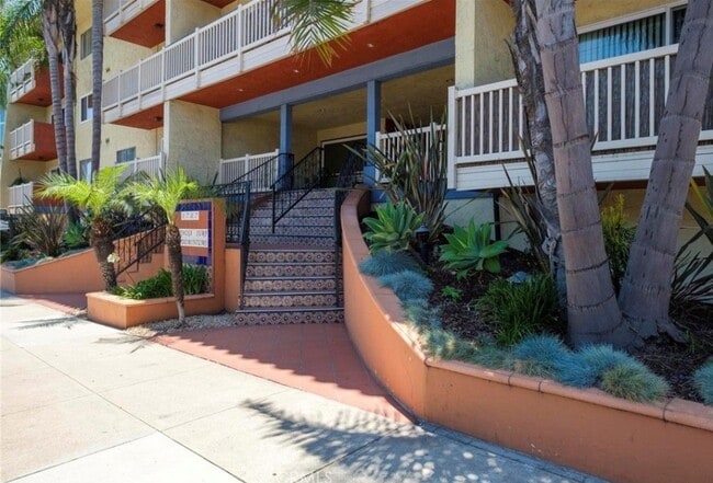 Building Photo - 1707 Pacific Coast Hwy