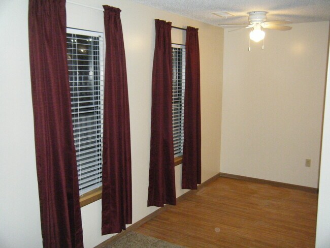 Building Photo - 1304 N Ridge Pky