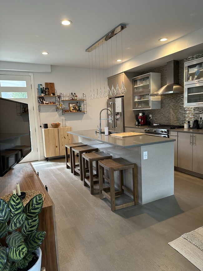 Foto del edificio - 7359 24th Ave NW