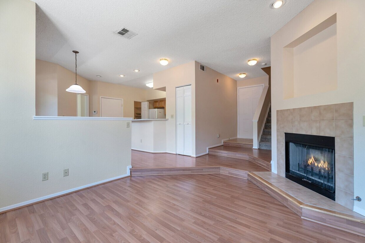 Primary Photo - **Adorable Updated 2 bed 2 bath Condo for ...