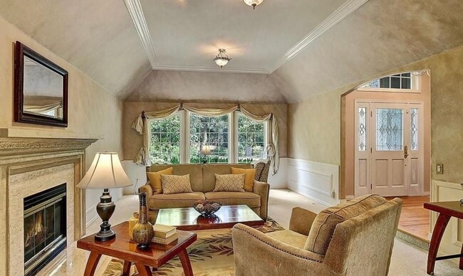 Building Photo - 4 Bedroom 3 Bath Spacious Home in Bellevue