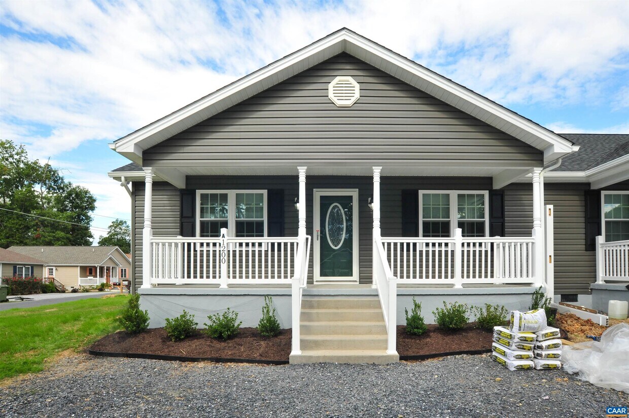 Foto principal - 1208 N Forest Ave