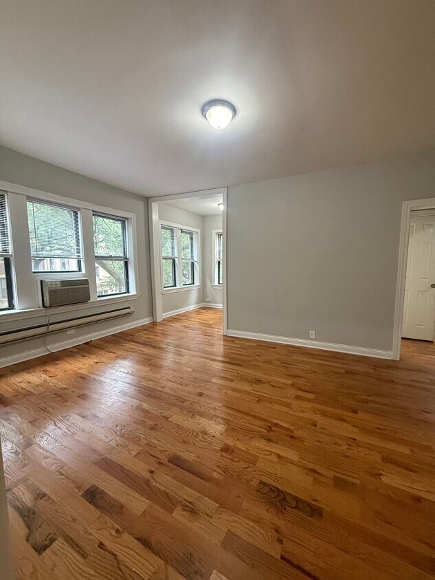 Foto principal - 3732 N Pine Grove Ave