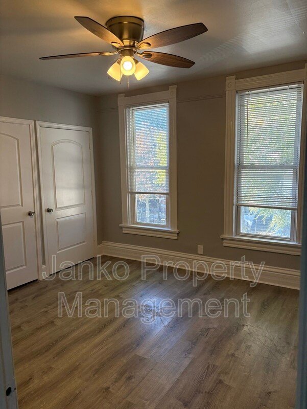 Foto del edificio - 7111 S Greenwood Ave