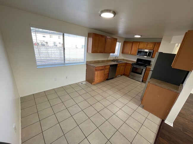 Foto del edificio - West Jordan Remodeled Four Bedroom; Garage; New Kitchen Cabinets; Fenced Yard; Central Air