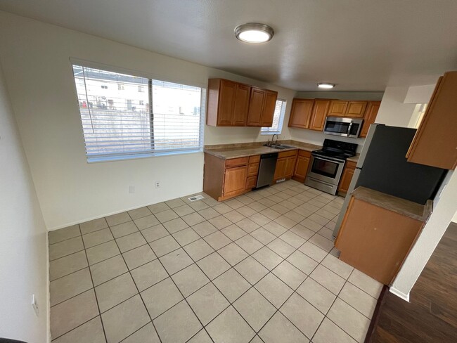 Foto del edificio - West Jordan Remodeled Four Bedroom; Garage...