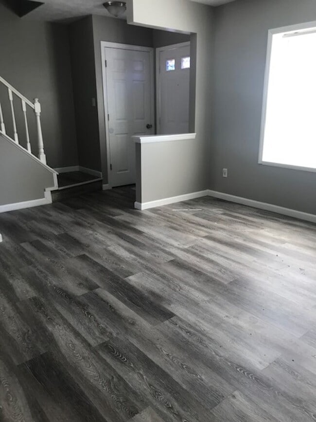 Building Photo - Coming Soon! Three Bedroom Townhome!!