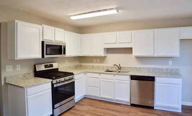 Building Photo - 3650 Regency Park Dr