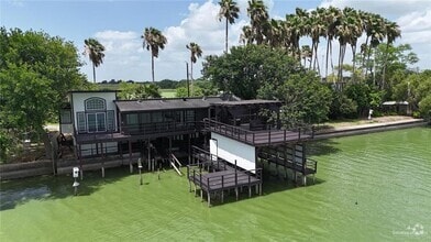 Building Photo - 8822 Lago Vista Dr