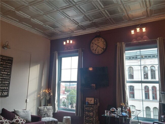 Foto del edificio - 408 W St Clair Ave