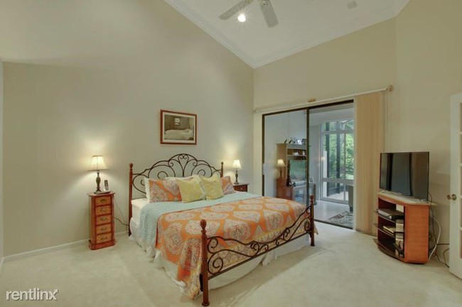 Building Photo - 3 br, 2 bath Condo - 7303 Le Chalet Blvd