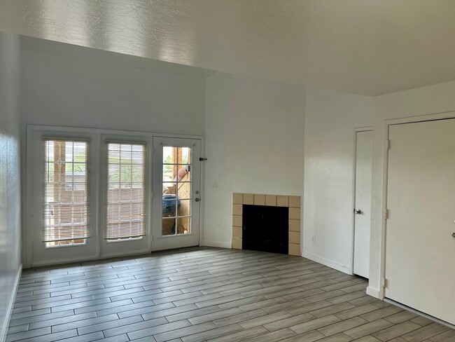 Building Photo - Updated Towne Home in Tempe