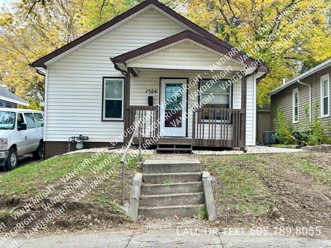 Building Photo - 1324 E 4th St