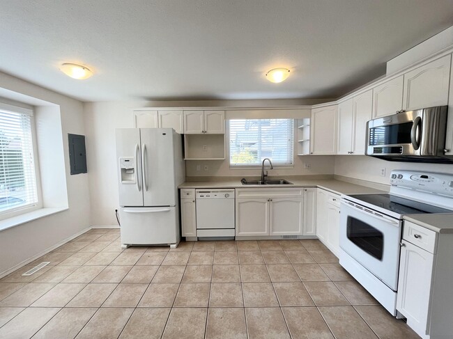 Building Photo - 5614 Kathleen Dr