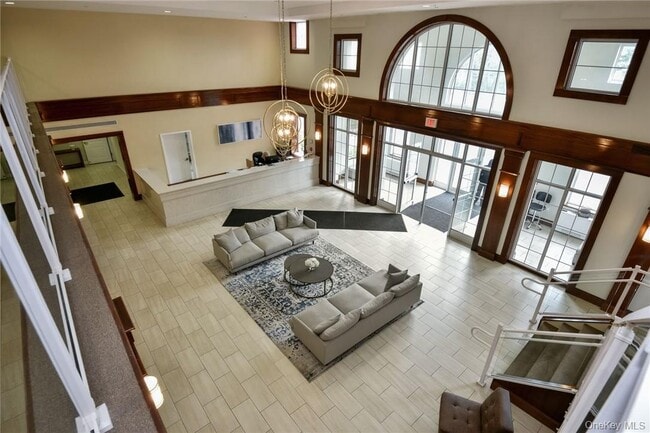 Building Photo - 10 Byron Pl