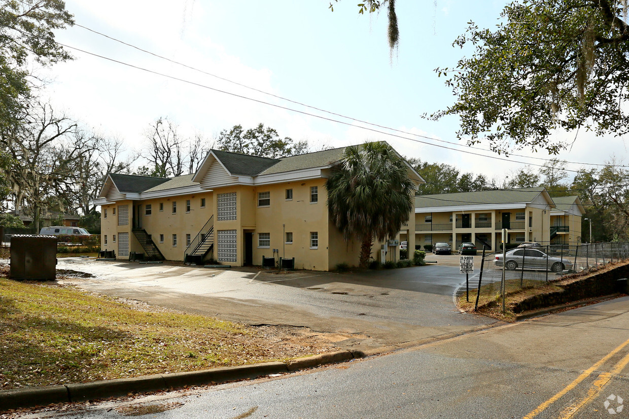 Primary Photo - Palm Beach Apartments