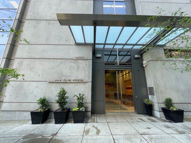 Building Photo - Prime Location in the Heart of the Pearl i...