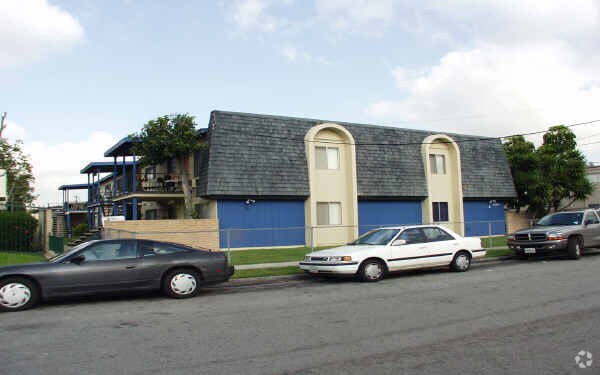 Primary Photo - 6041 Fullerton Ave