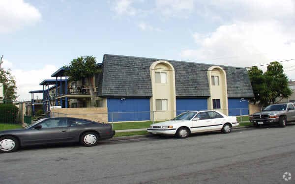 Building Photo - 6041 Fullerton Ave
